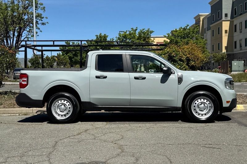 Ford Maverick Vehicle Full-screen Gallery Image 02