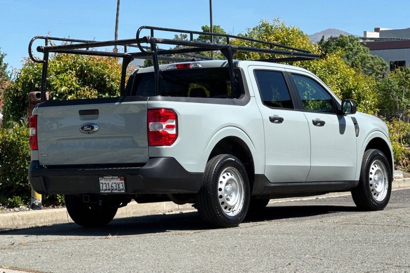 Ford Maverick Vehicle Full-screen Gallery Image 03