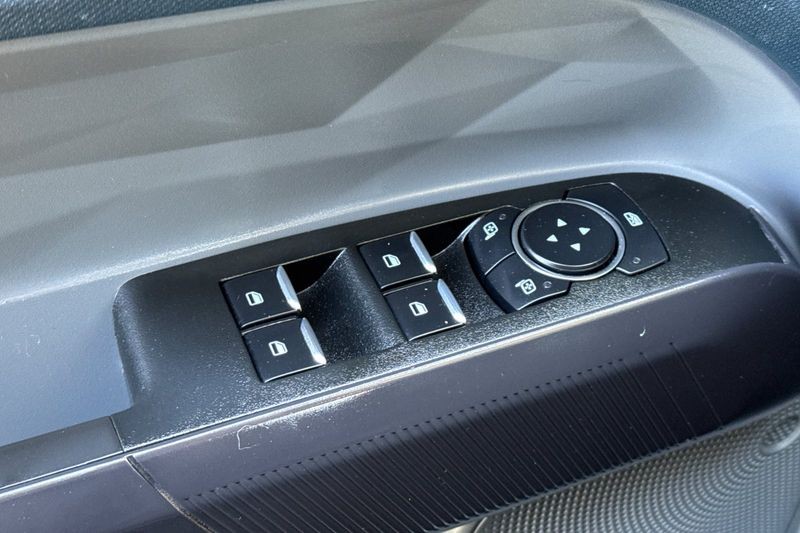 Ford Maverick Vehicle Full-screen Gallery Image 11