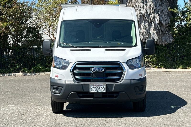 Ford E-Transit-350 Vehicle Full-screen Gallery Image 05