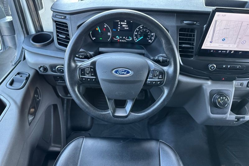Ford E-Transit-350 Vehicle Full-screen Gallery Image 11