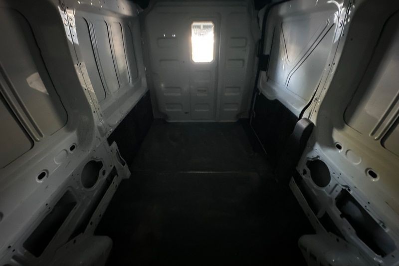 Ford E-Transit-350 Vehicle Full-screen Gallery Image 12