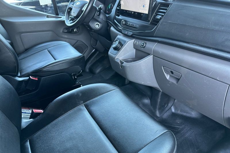 Ford E-Transit-350 Vehicle Full-screen Gallery Image 14