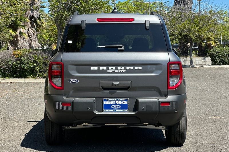 Ford Bronco Sport Vehicle Full-screen Gallery Image 04