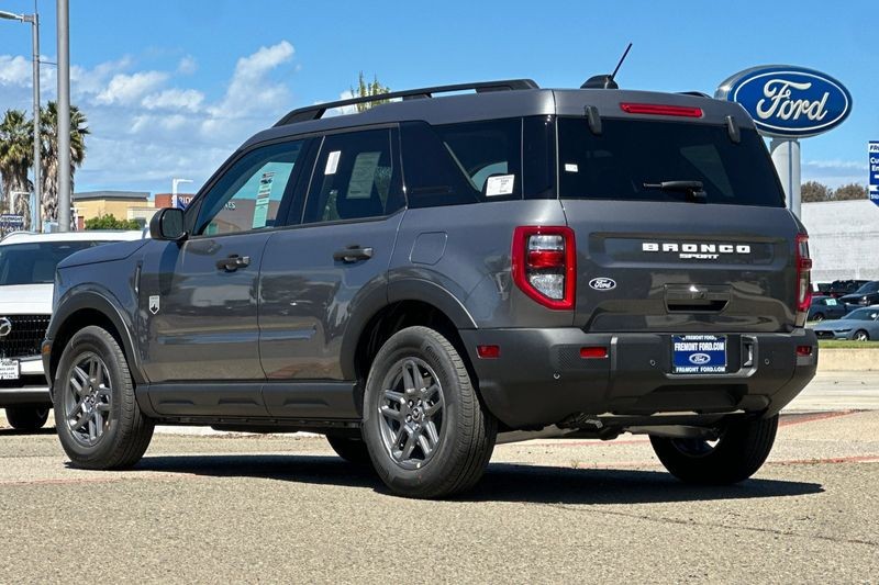 Ford Bronco Sport Vehicle Full-screen Gallery Image 05