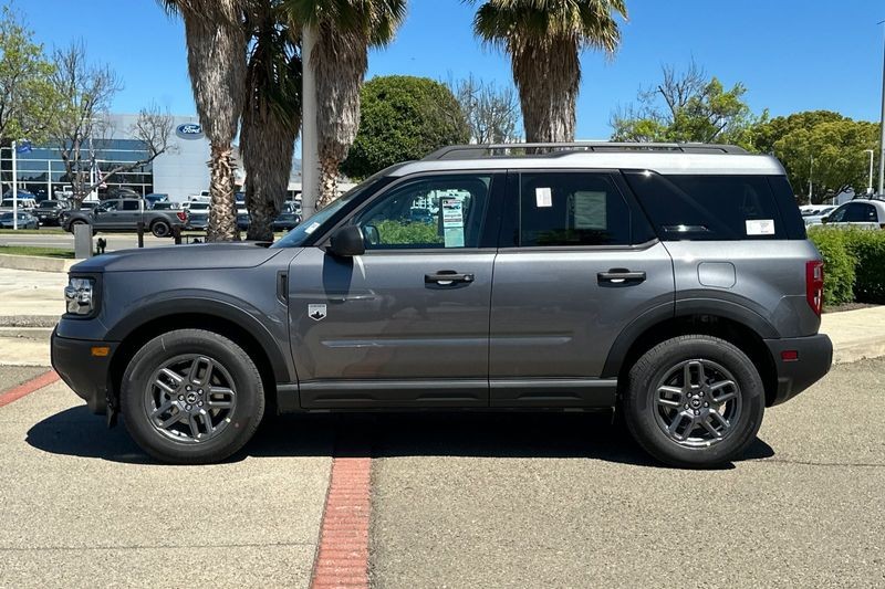Ford Bronco Sport Vehicle Full-screen Gallery Image 06