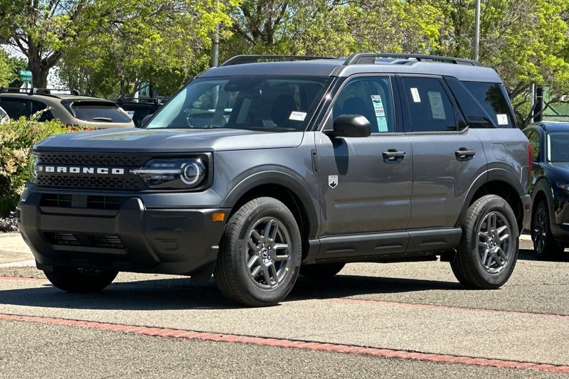 Ford Bronco Sport Vehicle Full-screen Gallery Image 07