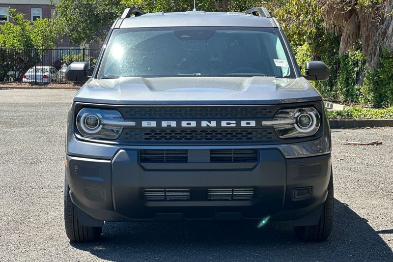 Ford Bronco Sport Vehicle Full-screen Gallery Image 08