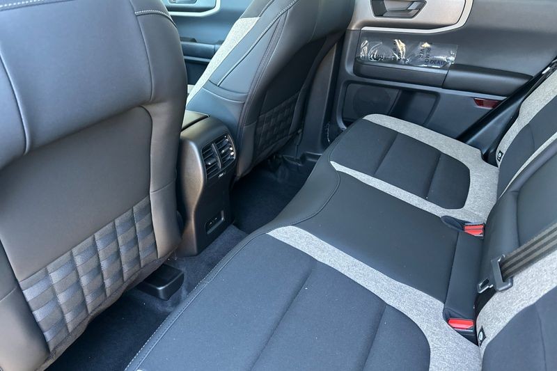 Ford Bronco Sport Vehicle Full-screen Gallery Image 12