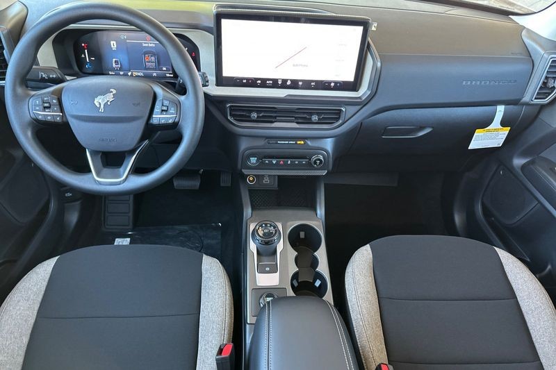 Ford Bronco Sport Vehicle Full-screen Gallery Image 14