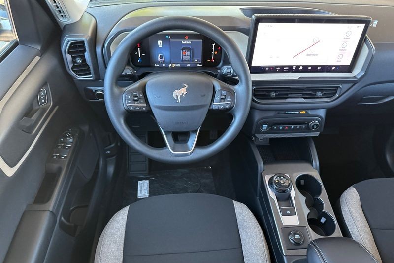 Ford Bronco Sport Vehicle Full-screen Gallery Image 15