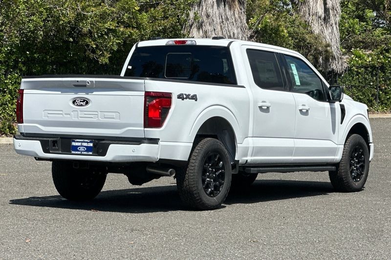 Ford F-150 Vehicle Full-screen Gallery Image 03