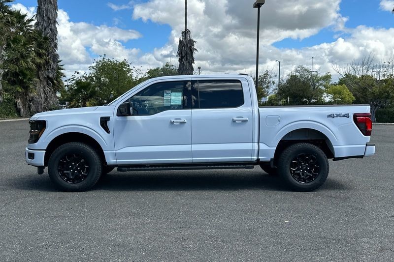 Ford F-150 Vehicle Full-screen Gallery Image 06