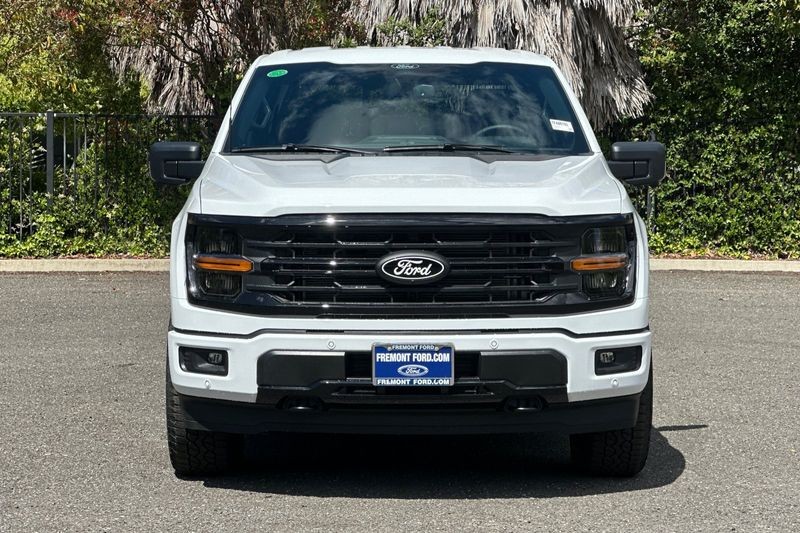 Ford F-150 Vehicle Full-screen Gallery Image 08
