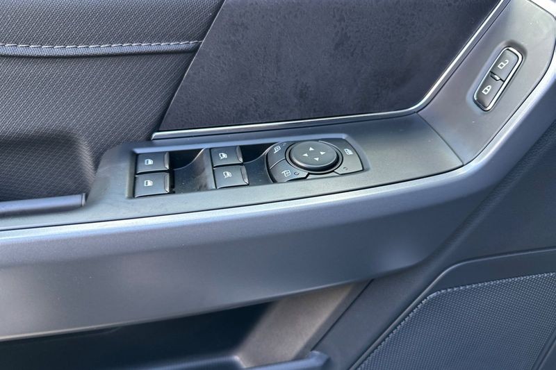 Ford F-150 Vehicle Full-screen Gallery Image 10
