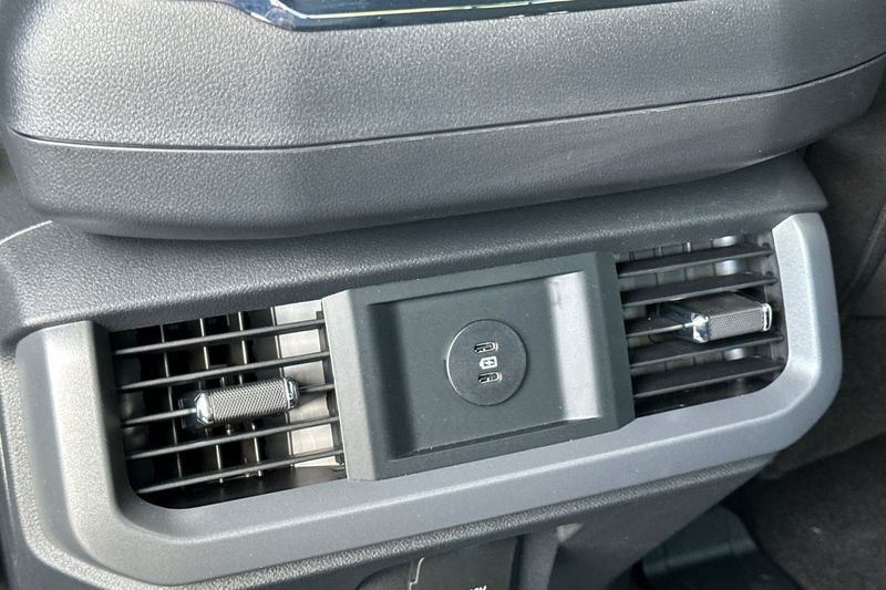 Ford F-150 Vehicle Full-screen Gallery Image 13
