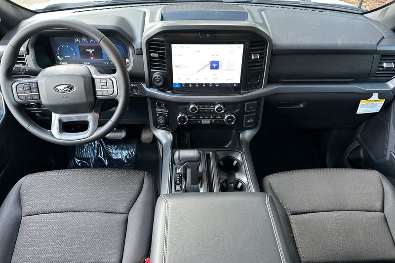 Ford F-150 Vehicle Full-screen Gallery Image 14