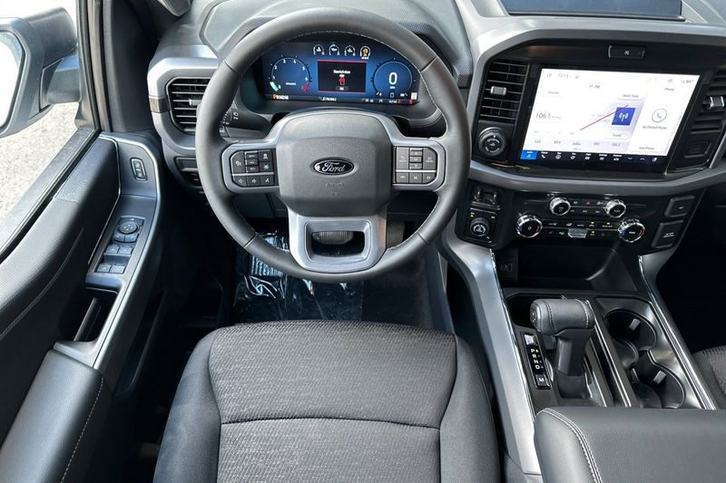 Ford F-150 Vehicle Full-screen Gallery Image 15
