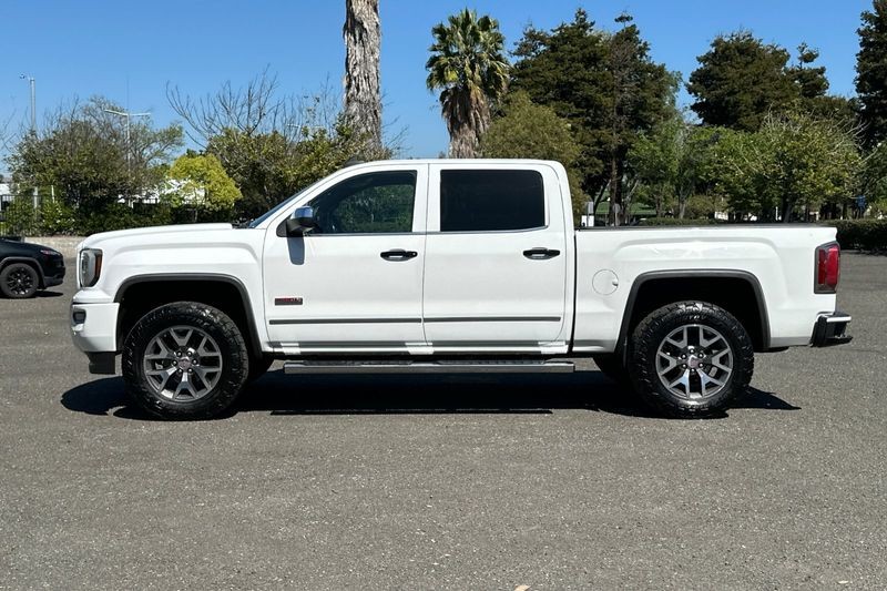 GMC Sierra 1500 Vehicle Full-screen Gallery Image 06