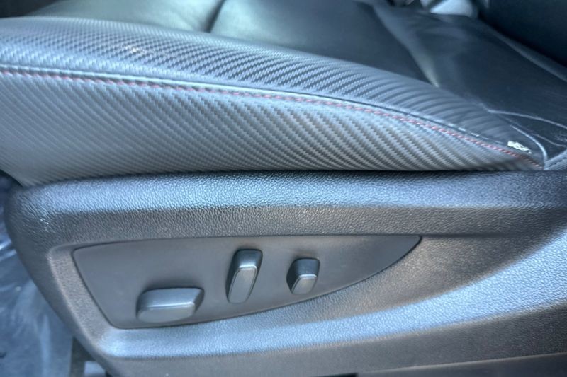 GMC Sierra 1500 Vehicle Full-screen Gallery Image 12