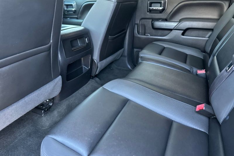 GMC Sierra 1500 Vehicle Full-screen Gallery Image 13