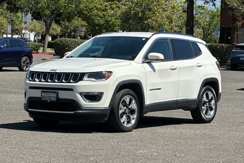 Jeep Compass Vehicle Full-screen Gallery Image 07