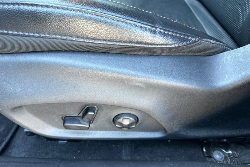 Jeep Compass Vehicle Full-screen Gallery Image 12