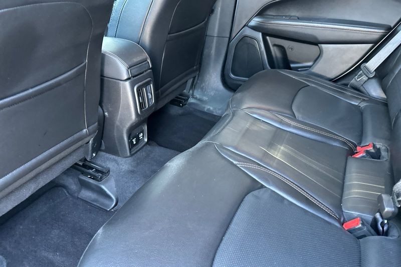 Jeep Compass Vehicle Full-screen Gallery Image 13