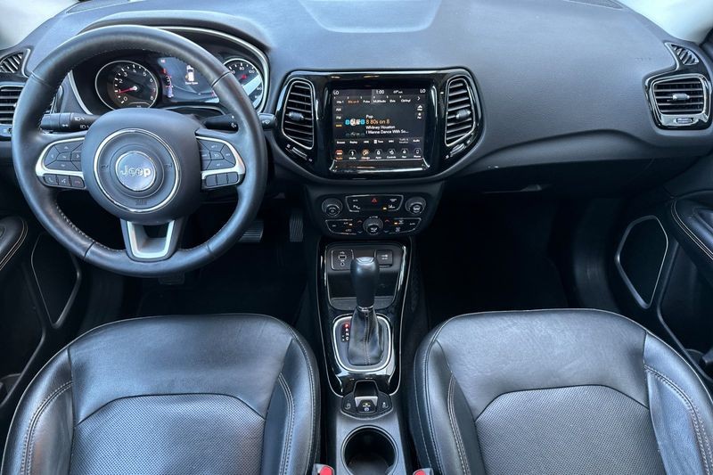 Jeep Compass Vehicle Full-screen Gallery Image 14