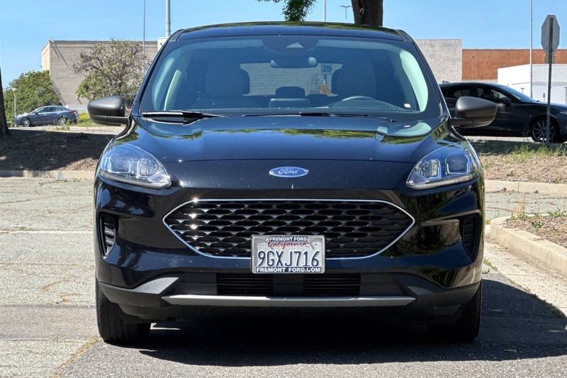 Ford Escape Vehicle Full-screen Gallery Image 08