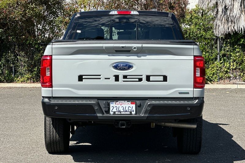 Ford F-150 Vehicle Full-screen Gallery Image 04
