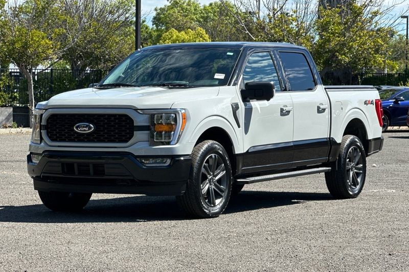 Ford F-150 Vehicle Full-screen Gallery Image 07