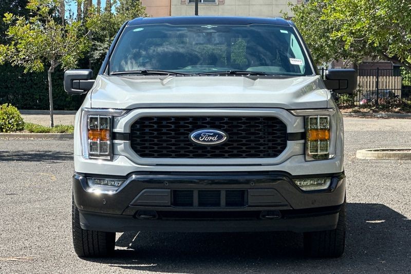 Ford F-150 Vehicle Full-screen Gallery Image 08