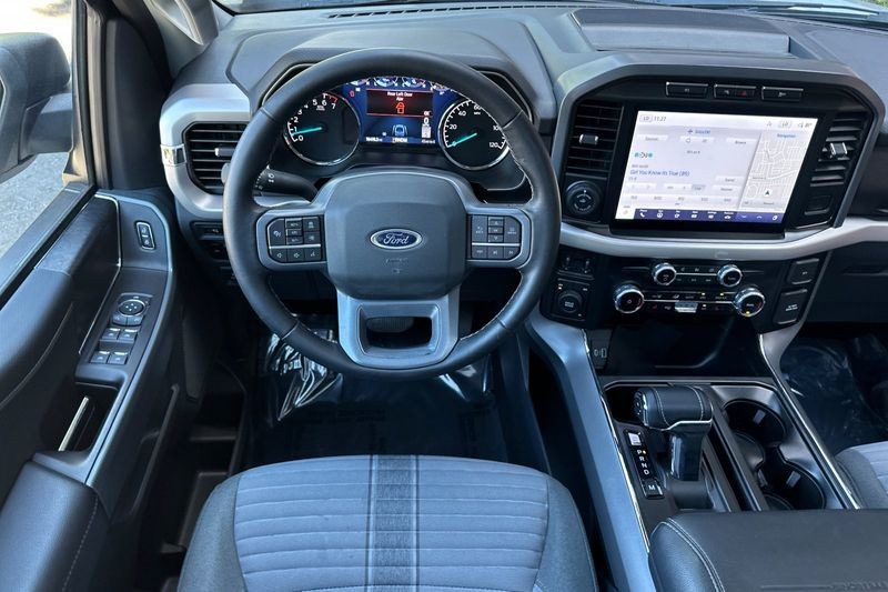 Ford F-150 Vehicle Full-screen Gallery Image 15