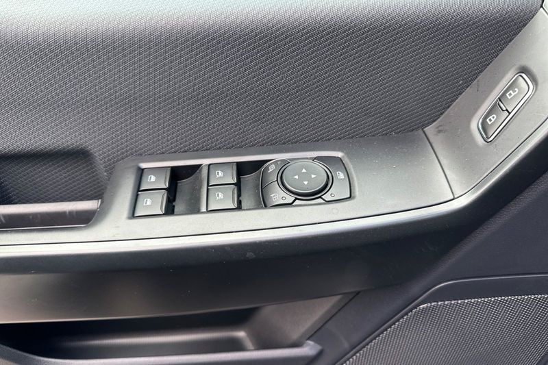 Ford F-150 Vehicle Full-screen Gallery Image 10