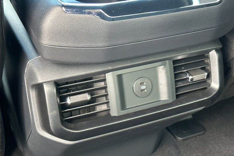 Ford F-150 Vehicle Full-screen Gallery Image 13