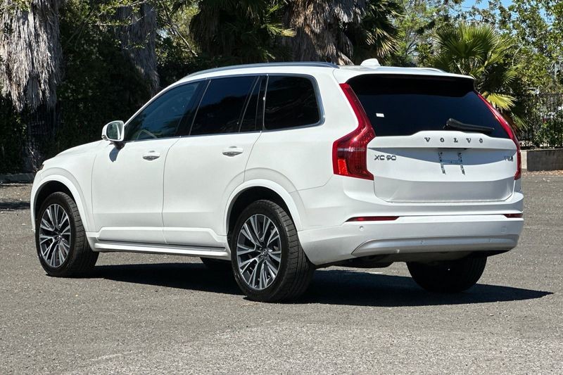 Volvo XC90 Vehicle Full-screen Gallery Image 05