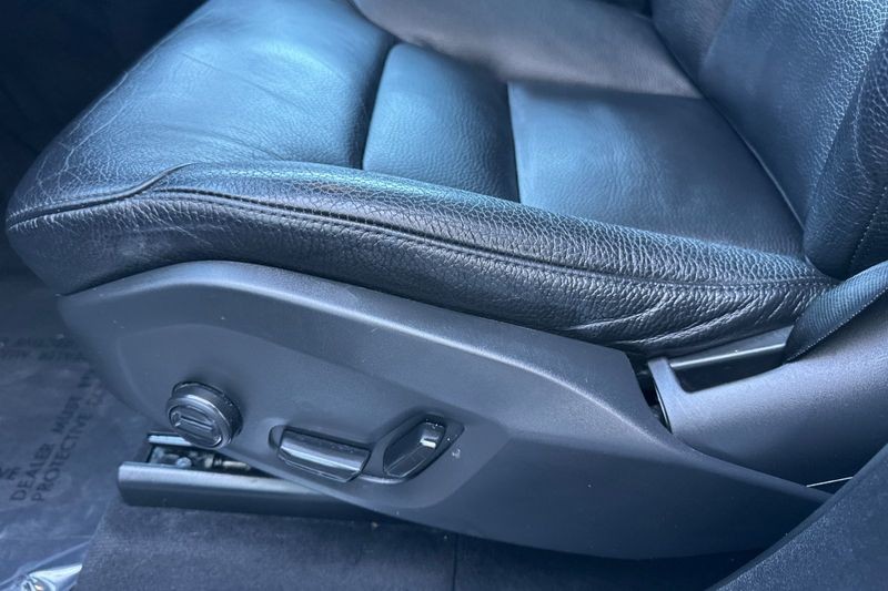 Volvo XC90 Vehicle Full-screen Gallery Image 11