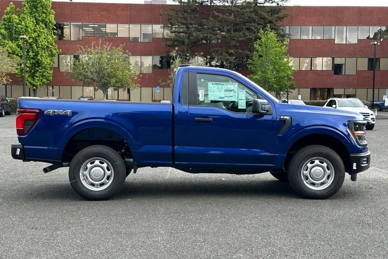 Ford F-150 Vehicle Full-screen Gallery Image 02