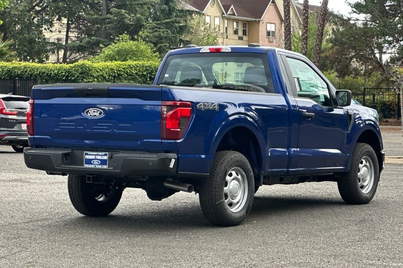 Ford F-150 Vehicle Full-screen Gallery Image 03