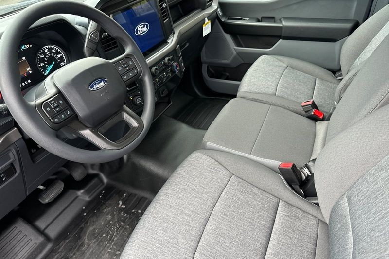 Ford F-150 Vehicle Full-screen Gallery Image 09