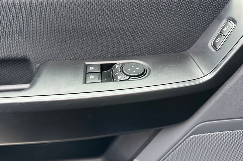 Ford F-150 Vehicle Full-screen Gallery Image 10