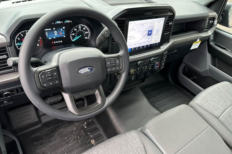 Ford F-150 Vehicle Full-screen Gallery Image 12