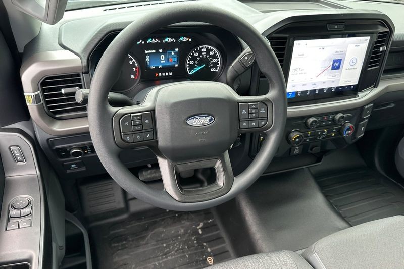 Ford F-150 Vehicle Full-screen Gallery Image 13