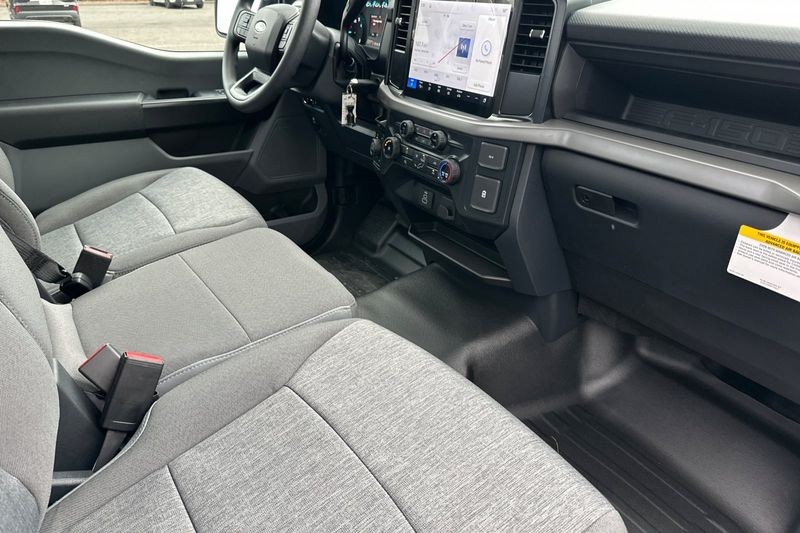 Ford F-150 Vehicle Full-screen Gallery Image 14