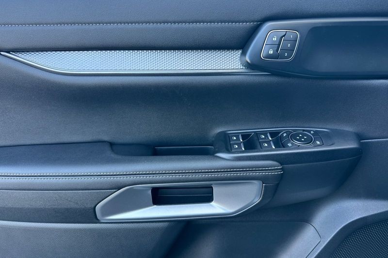 Ford Ranger Vehicle Full-screen Gallery Image 10