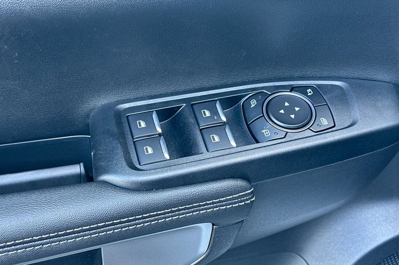 Ford Ranger Vehicle Full-screen Gallery Image 11