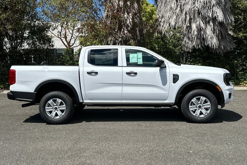 Ford Ranger Vehicle Full-screen Gallery Image 02