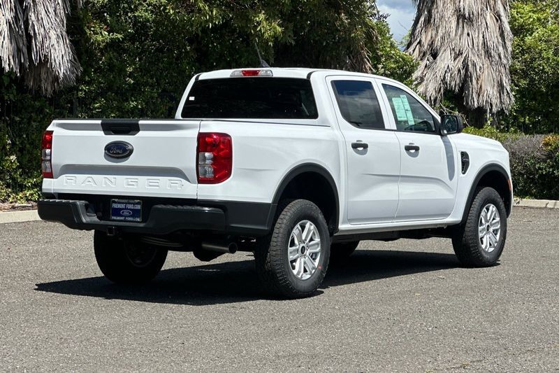 Ford Ranger Vehicle Full-screen Gallery Image 03