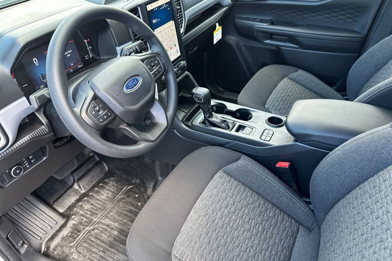 Ford Ranger Vehicle Full-screen Gallery Image 09